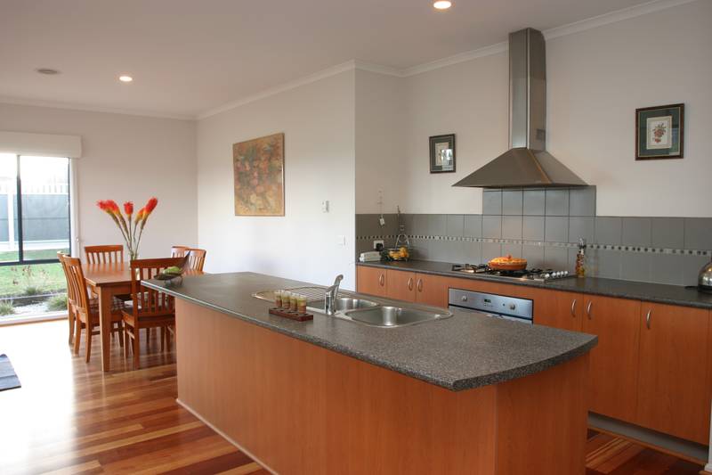 4 BEDROOMS IN LAKESIDE ESTATE Picture