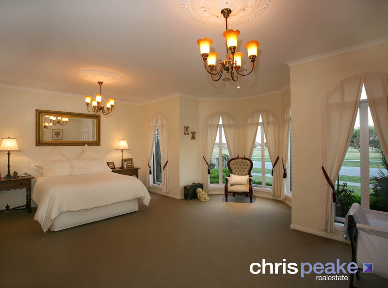 PORTER DAVIS OPPOSITE THE PARK Picture