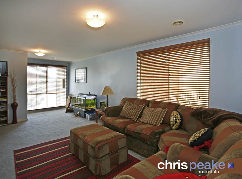 COURT LOCATION ON A HUGE BLOCK! Picture 3