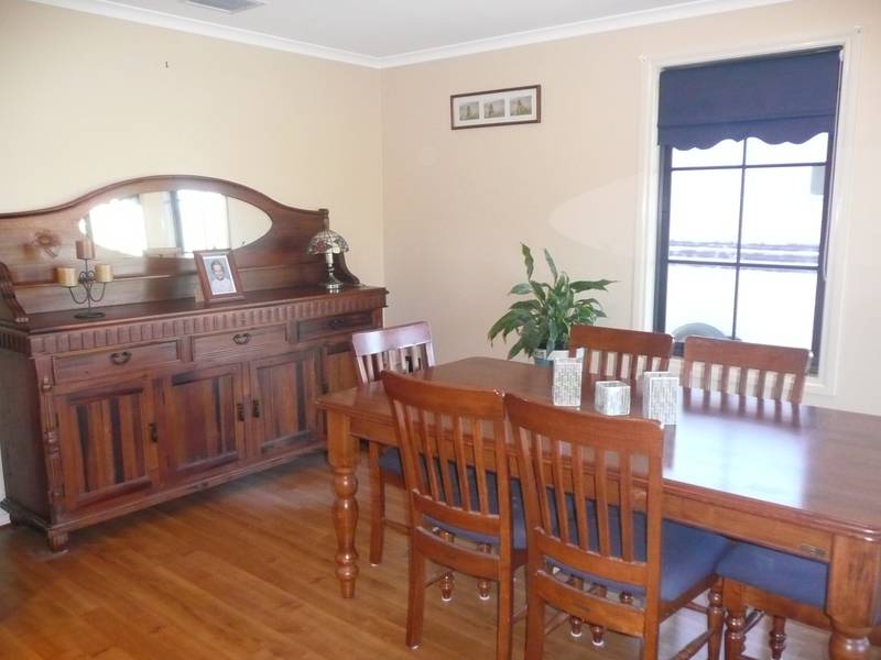 ABSOLUTE SWEETHEART OVERLOOKING PARKLAND......... Picture 3