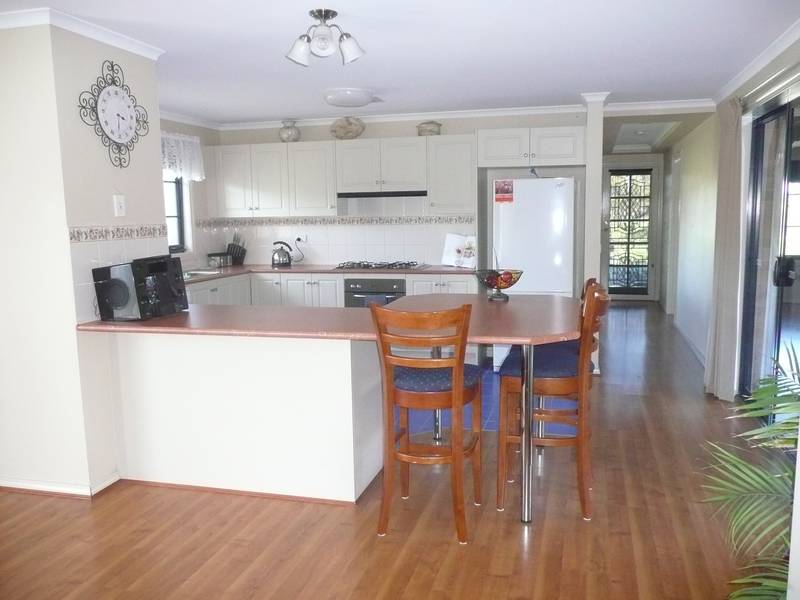 ABSOLUTE SWEETHEART OVERLOOKING PARKLAND......... Picture 2