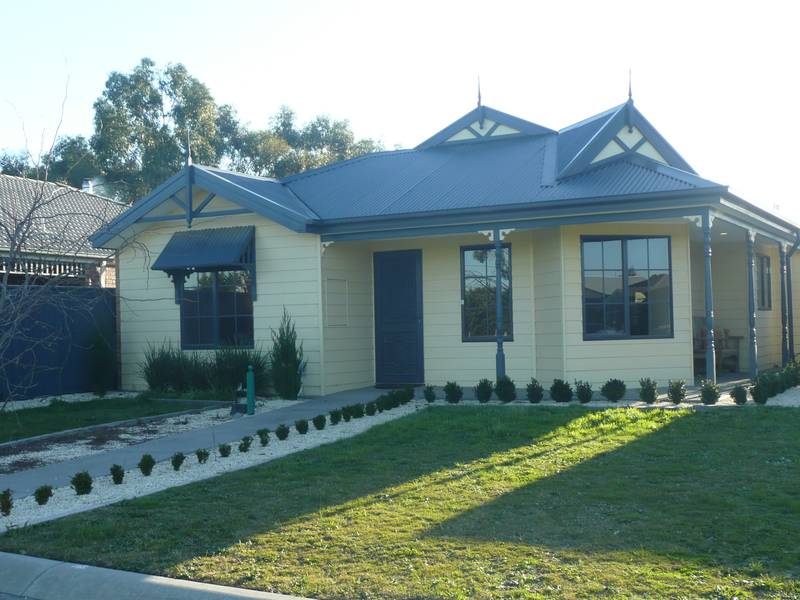 ABSOLUTE SWEETHEART OVERLOOKING PARKLAND......... Picture 1