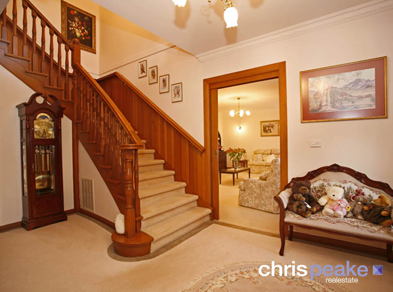 A GRAND TUDOR MANOR Picture 2