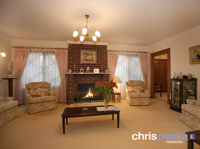 A GRAND TUDOR MANOR Picture 3