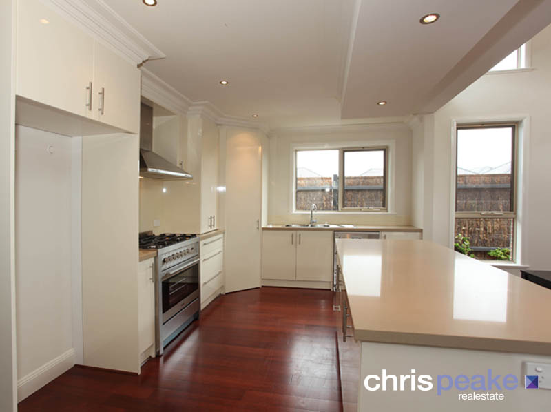 EXCEPTIONAL, EASY LIVING, TOWN HOME Picture 3