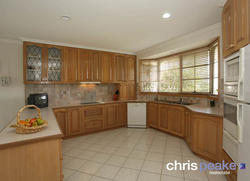 WHISPER QUIET LOCALE ON OVER 1/4 ACRE Picture 2