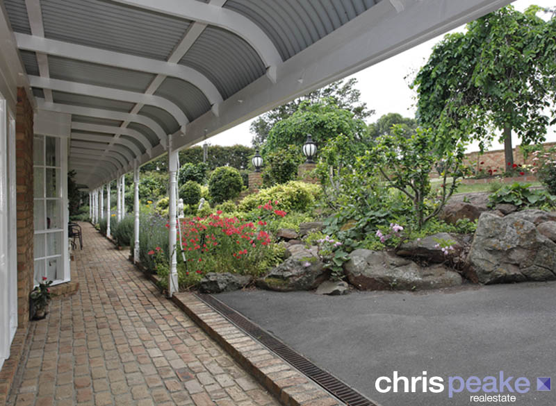 LIVING THE ACREAGE LIFESTYLE Picture 2