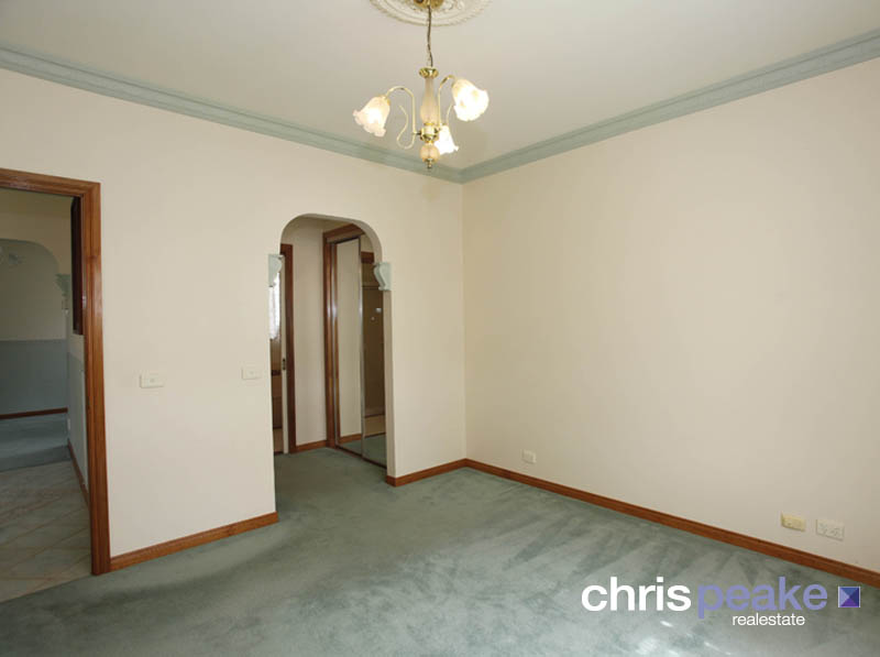 PRETTY AS A PICTURE Picture 3