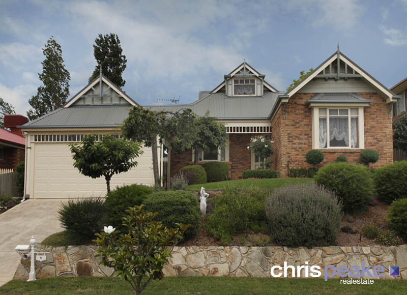 PRETTY AS A PICTURE Picture 1