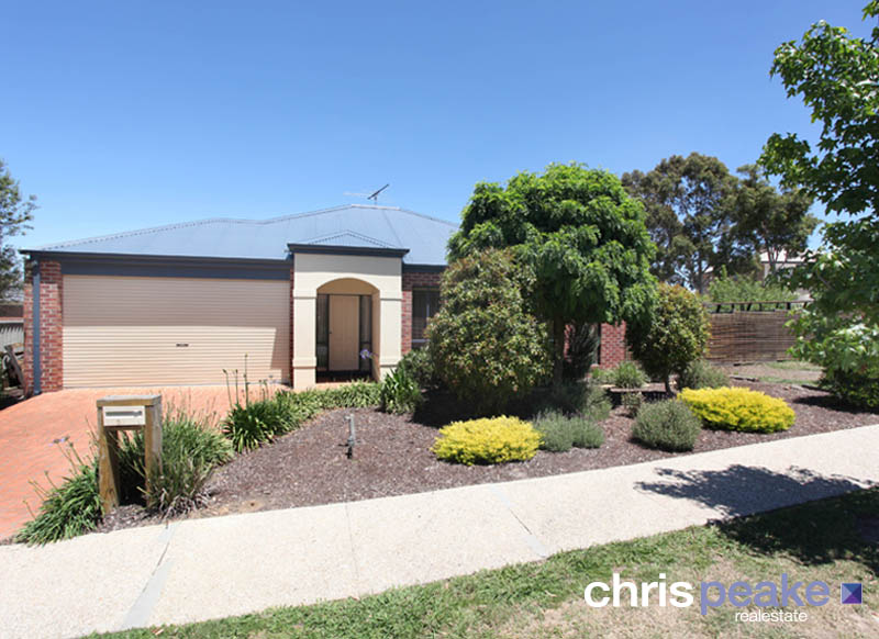 LAKESIDE LIVING Picture 1