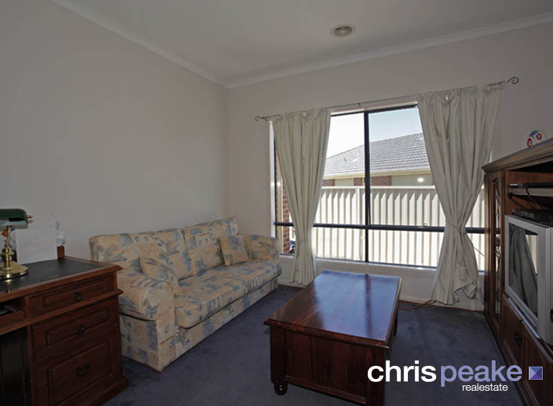 LAKESIDE LIVING Picture 2