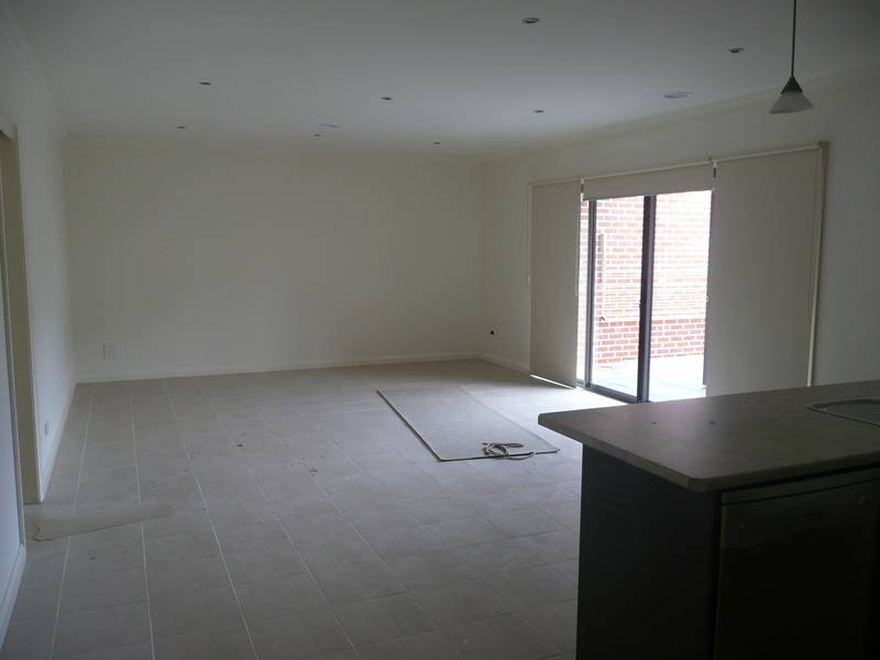 BRAND NEW TOWNHOUSE Picture 3