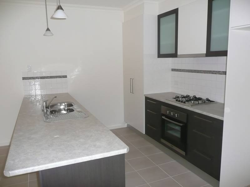 BRAND NEW TOWNHOUSE Picture 2