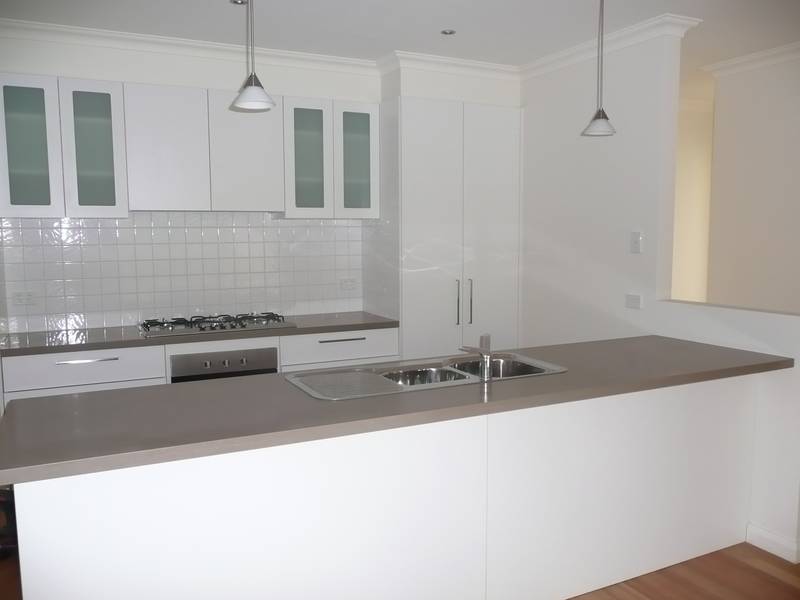 TOWNHOUSE WITH EXTRAS Picture 1