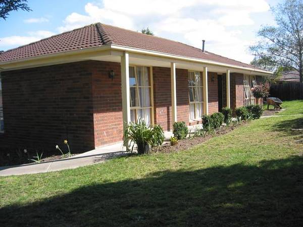 NEAT THREE BEDROOM HOME! Picture 1