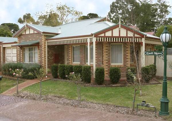 "Exell Mews" Picture 1