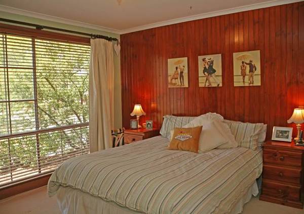 NORTHSIDE TREASURE! Picture 3