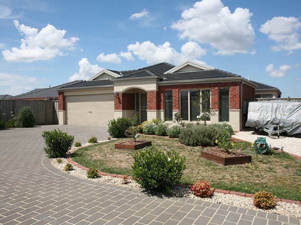 A SIMPLY FANTASTIC POSITION Picture 1