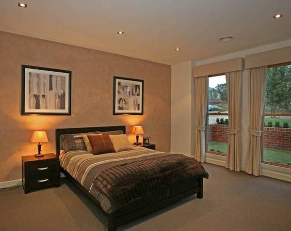 A TOUCH OF ELEGANCE Picture 2