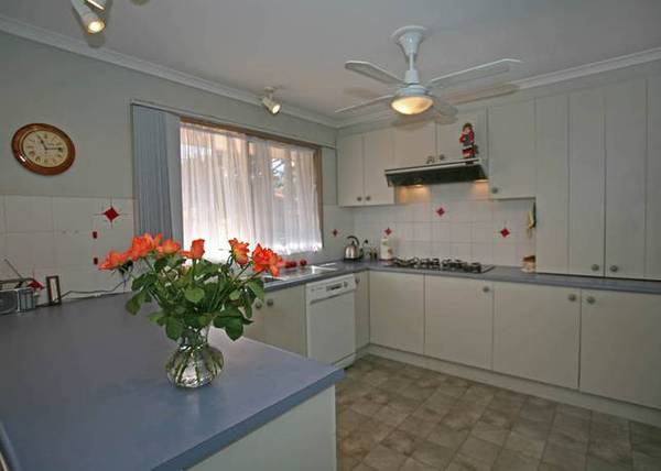 GLOUCESTER AVENUE GEM! Picture 3