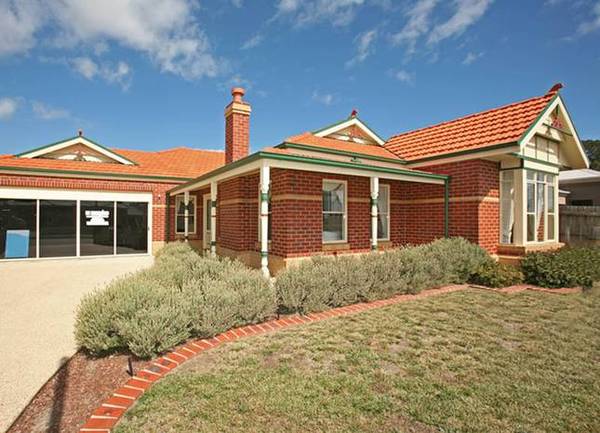 YESTERYEAR, INSTANTLY CAPTIVATING Picture 1