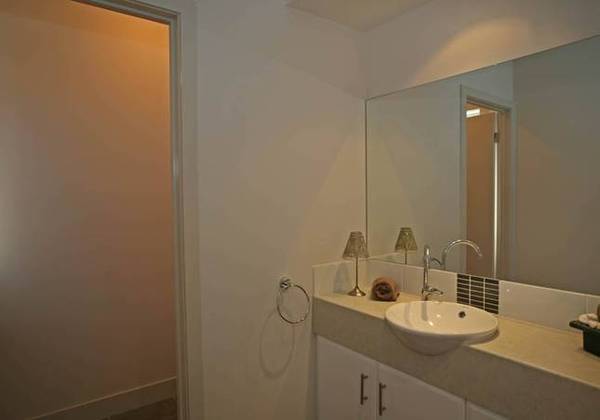 YOU LITTLE BEAUTY Picture 2