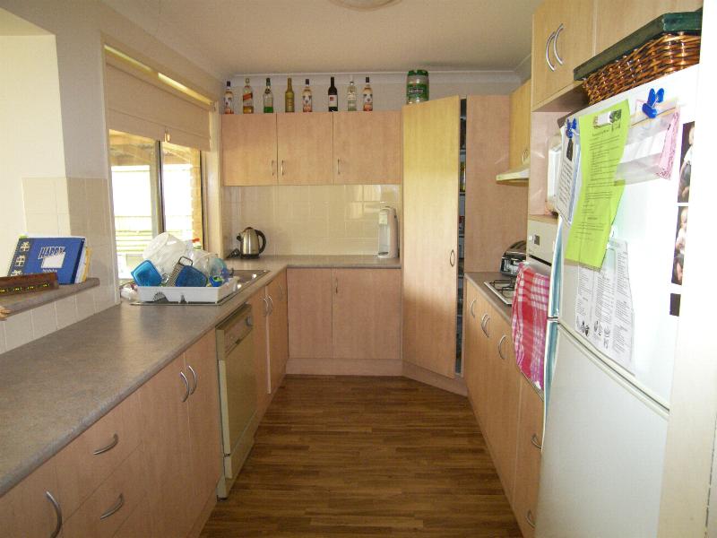 PLENTY OF ROOM Picture 3