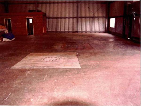 FREE STANDING FACTORY BAY Picture 2