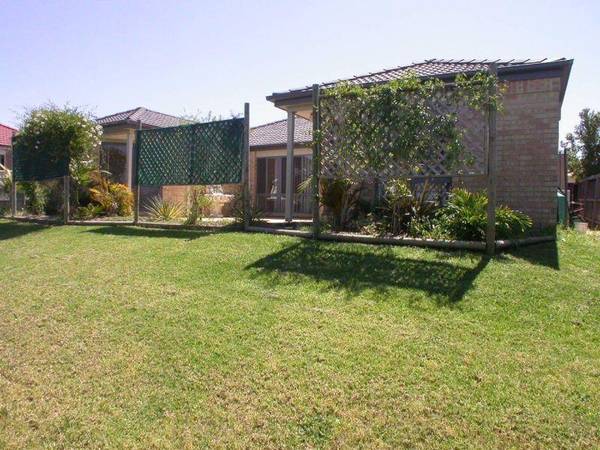 9 Barrington Dr, Woongarrah Picture 2