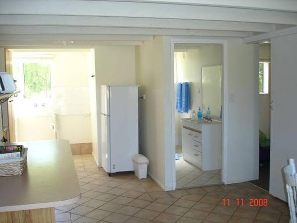 Cabin in rural setting Picture 2