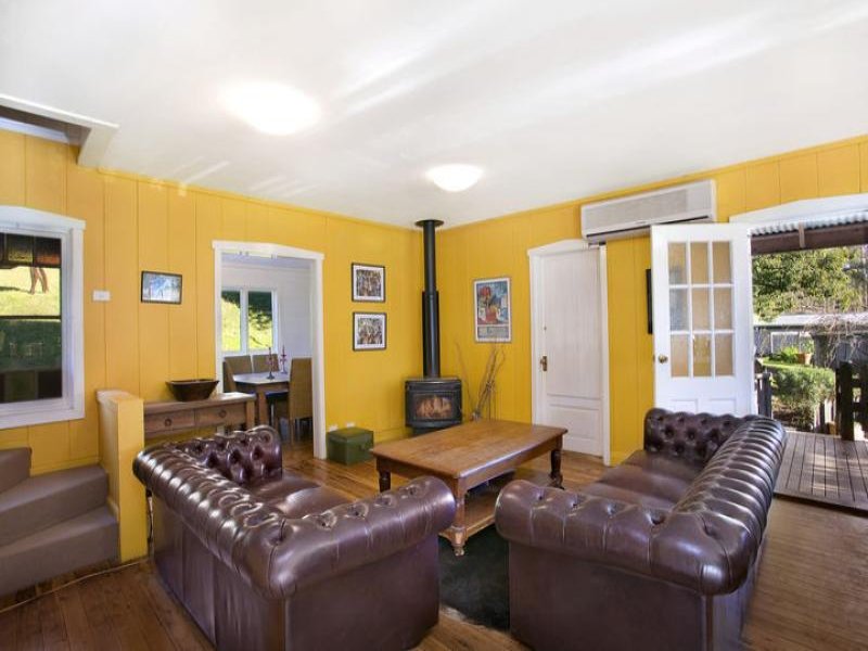 CHARMING COUNTRY FARMHOUSE Picture