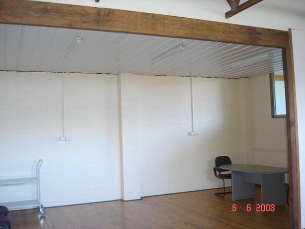COMMERCIAL / RETAIL SPACE Picture 2