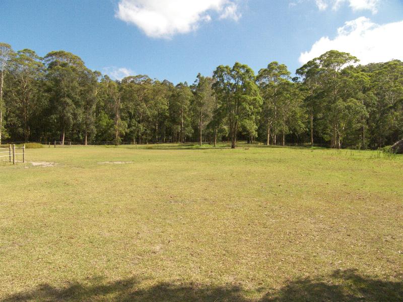 CLOSE TO IT ALL Picture 3