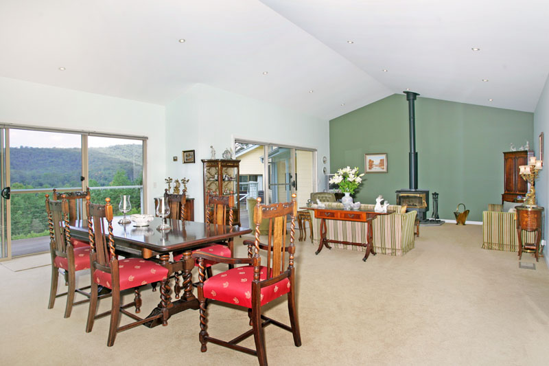 STRATHROY PARK - A COUNTRY DREAM Picture 3