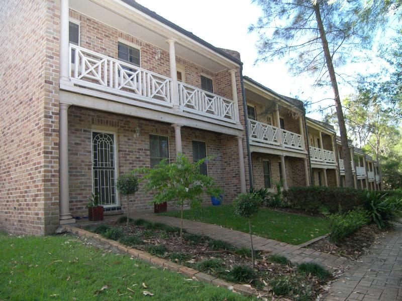 GOOD INVESTMENT OR HOME Picture 1