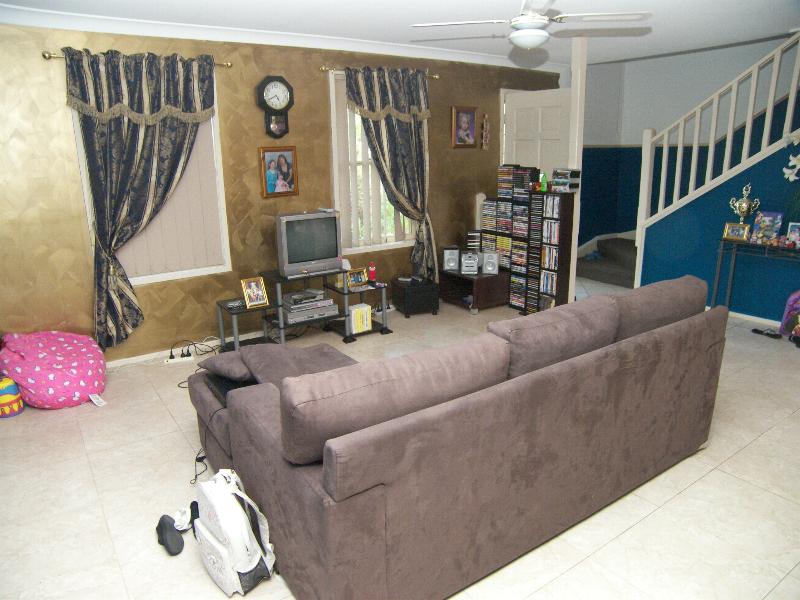 GOOD INVESTMENT OR HOME Picture 2