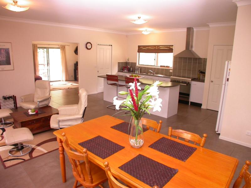 FABULOUS FAMILY HOME Picture 2