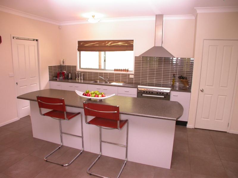 FABULOUS FAMILY HOME Picture 3