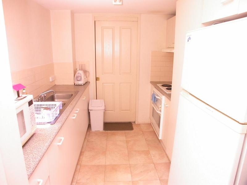 NEAT & WELL POSITIONED Picture 3