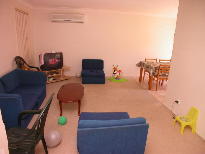 NEAT & WELL POSITIONED Picture 2