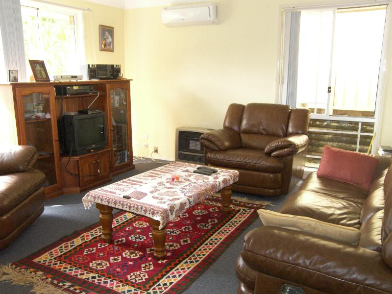 GREAT LOCATION! Picture 2