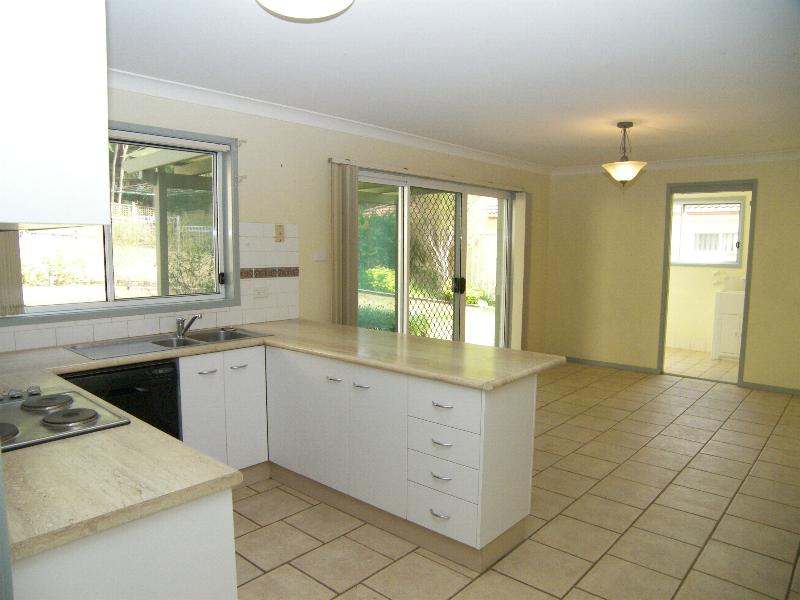 DISTINGUSHED FAMILY HOME Picture 2