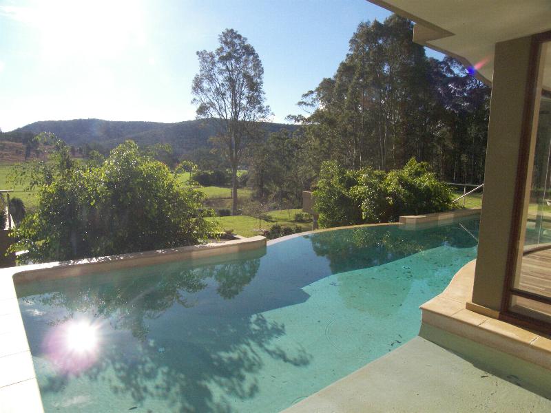 STUNNING HOME PROVES A WINNER! Picture 2