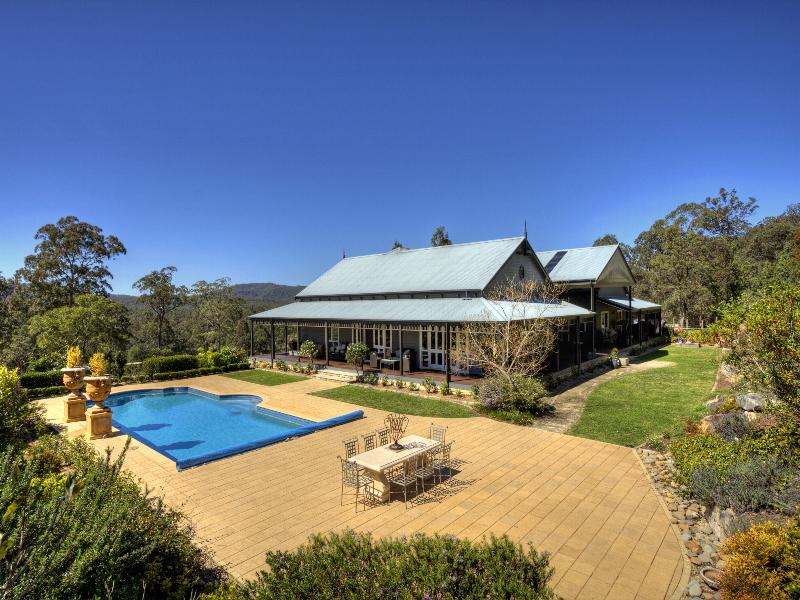 THE BEST BY A COUNTRY MILE Picture 1