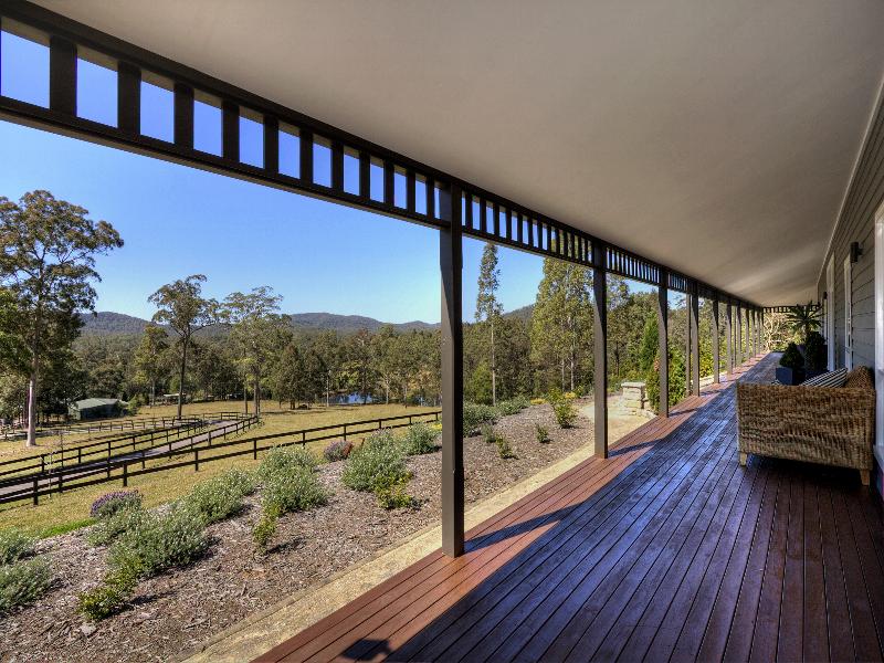 THE BEST BY A COUNTRY MILE Picture 2