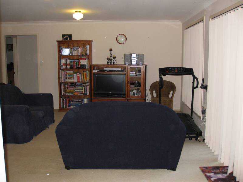 2/17 Brickendon Avenue, Mardi Picture 2