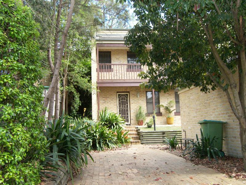 GREAT PRIVATE TOWNHOUSE Picture 1