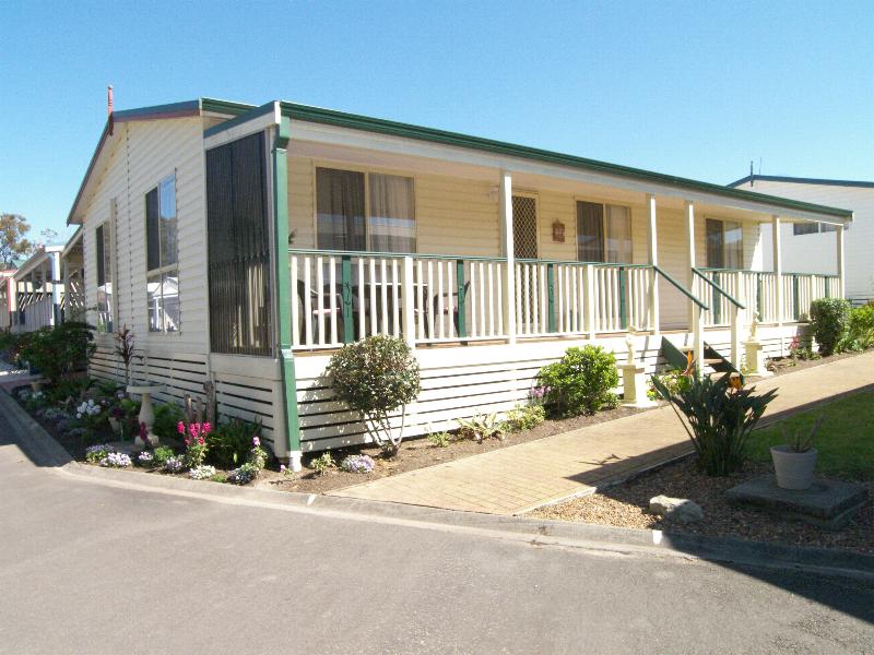 SETTLE IN STYLE Picture 1