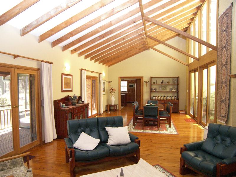 HIGHSET COUNTRY SPLENDOUR Picture 3