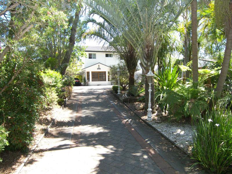 RIVER FRONT PARADISE! Picture 1